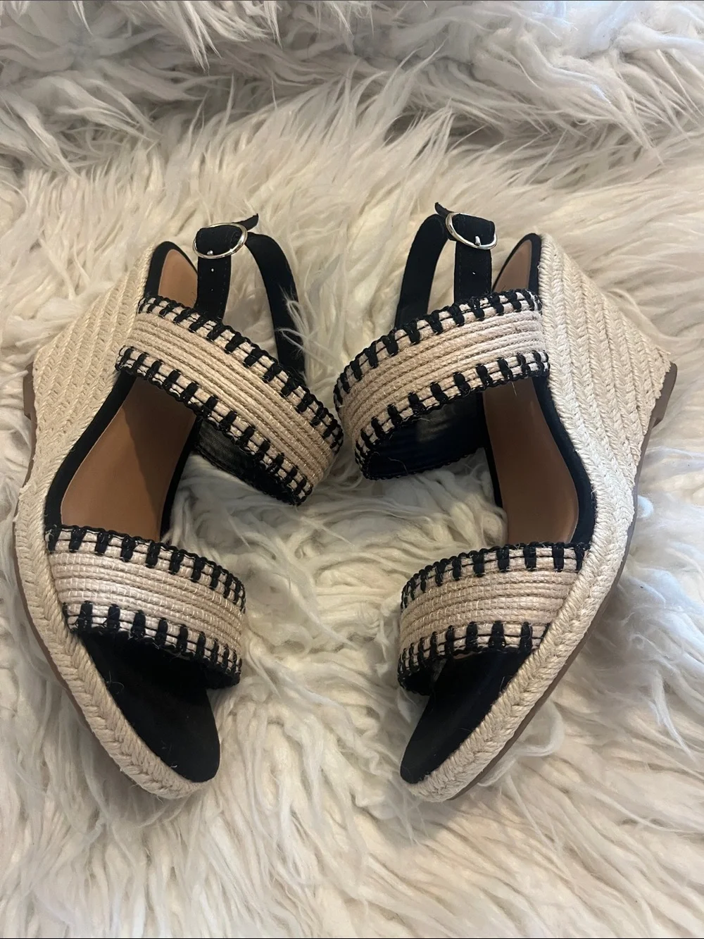 Old Navy Women's Black and Cream Woven Strap Sandals Size 8